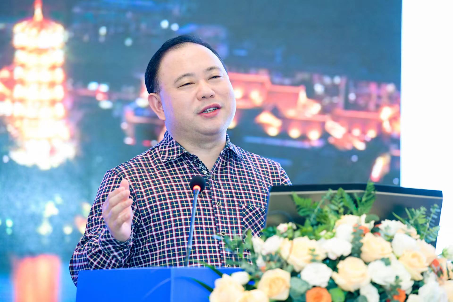 刘民坤,广西大学工商管理学院副院长,教授,博士生导师